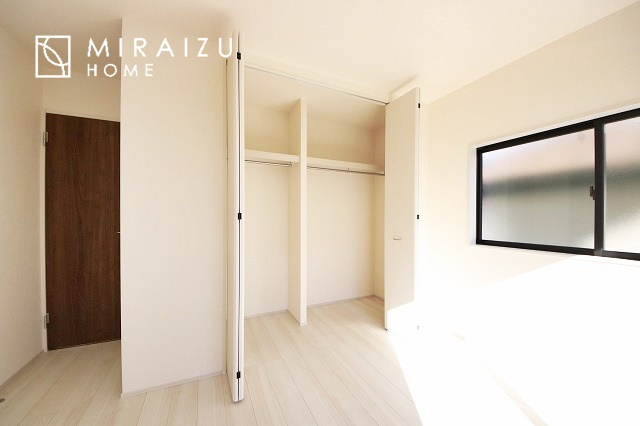 【洋室】 | 建物完成につき、実際のお部屋をごゆっくりご見学いただけます。お休みの日にご家族で見学はいかがでしょう。
