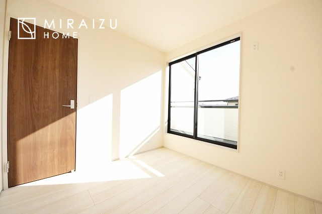 【洋室】 | 建物完成につき、実際のお部屋をごゆっくりご見学いただけます。お休みの日にご家族で見学はいかがでしょう。