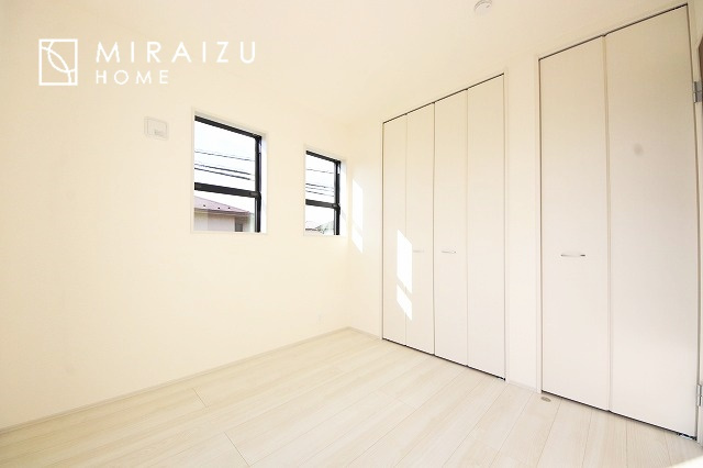 【洋室】 | プライバシー性と開放感を高める住環境。陽当たりの良い開かれたロケーションを活かし、心地よい暮らしをプランニング