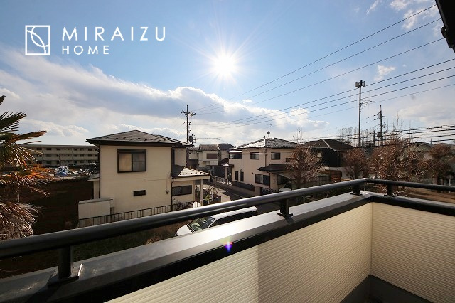 【バルコニー】 | 暮らしやすさを考えたプランで快適な現地ロケーションを実現。安らぎに満たされる、ゆとりのある日々を過ごせます♪