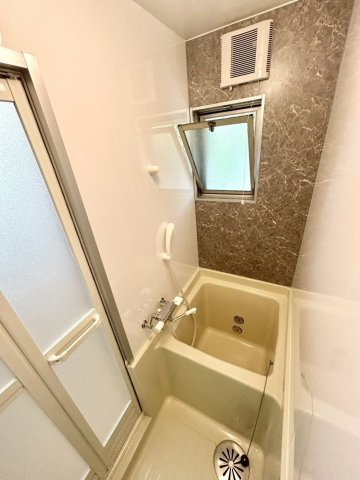 レジデンス中村Aの浴室|日々の疲れを癒すお風呂付です