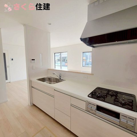 壬生町幸町第5のキッチン|浄水器付き水栓はホースが伸びてシンク内のお掃除もラクラクです♪