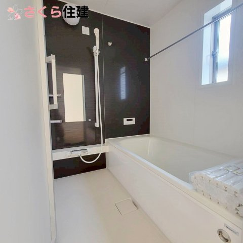 壬生町幸町第5の浴室|1坪タイプの浴室はワンプッシュ排水栓が手前に設置されているので、浴室に入ることなく排水ができます♪