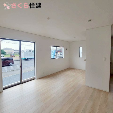 壬生町幸町第5の居間・リビング|南向き、16帖のＬＤＫ