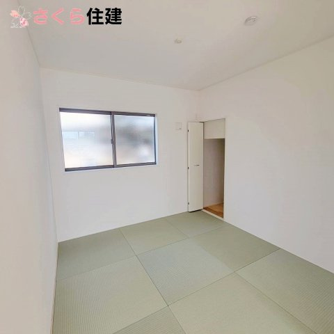 壬生町幸町第5の和室|リビング隣の4.5畳の和室は来客時や小さなお子様の遊びスペースに大活躍です♪