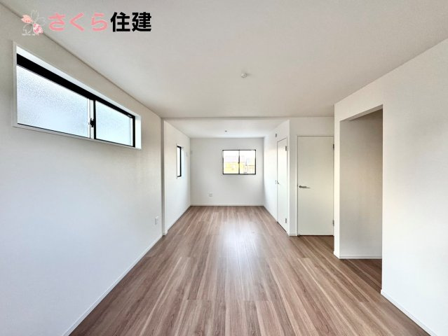 ーLIGARE－宇都宮市東峰町2期　4号棟の洋室|広々とした洋室です♪お子様の成長に伴って増えていく荷物にも対応できます！将来間仕切対応可能です。
