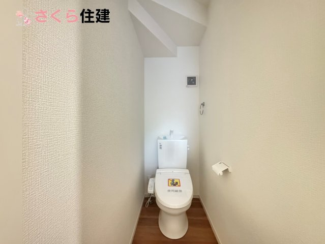 ーLIGARE－宇都宮市東峰町2期　4号棟のトイレ|トイレは各階完備。夜、トイレに起きても、2階の寝室から1階のトイレに降りる必要はありません。
