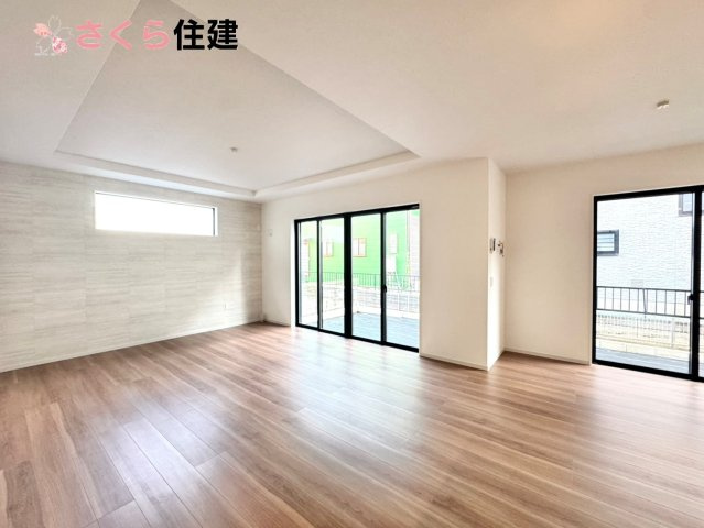 ーLIGARE－宇都宮市東峰町2期　4号棟の居間・リビング|広々17.7帖LDLは南向きで日当たり良好。ゆったりとした時間の流る開放的なくつろぎの空間！
