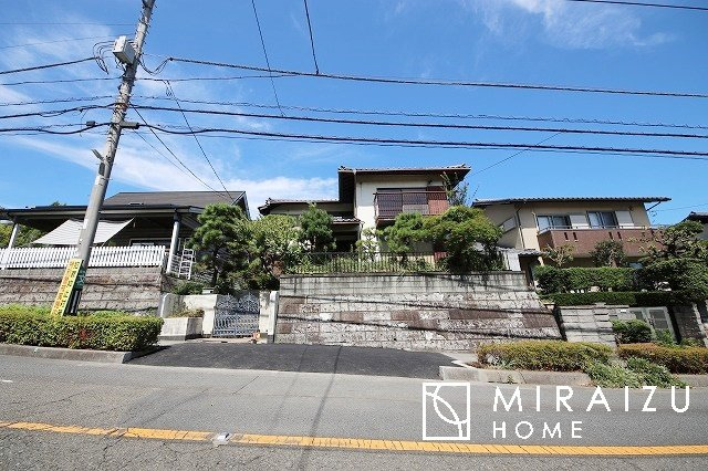 【周辺】 | お車の運転に自信のない方でも安心かなと思います。とても解放感があり、日当たりも気持ちよさそうです。

