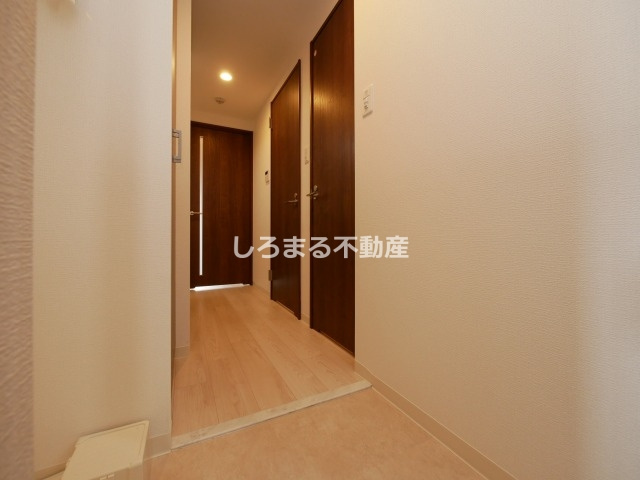 フォーリアライズ弁天町ノビアの玄関