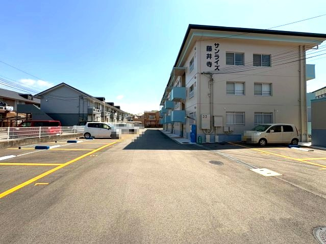 サンライズ藤井寺の駐車場