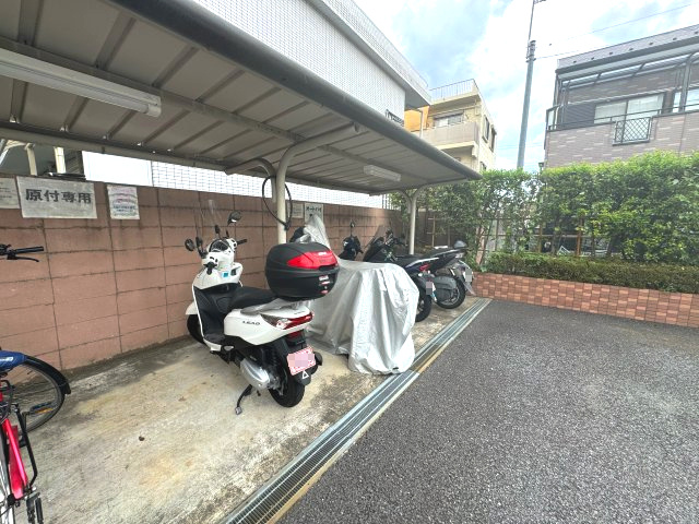 ダイアパレス花小金井の駐車場|【バイク置場】