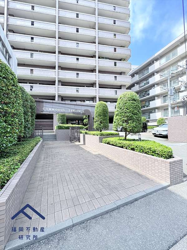 コモダス天神2のエントランス