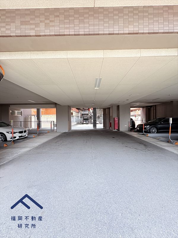 コモダス天神2の駐車場