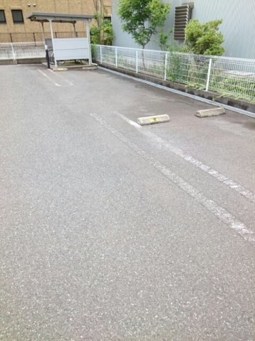 ブリージー　アヴェニューの駐車場