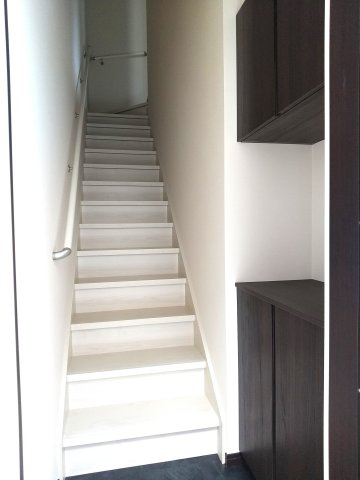 ブルジェオンAの玄関