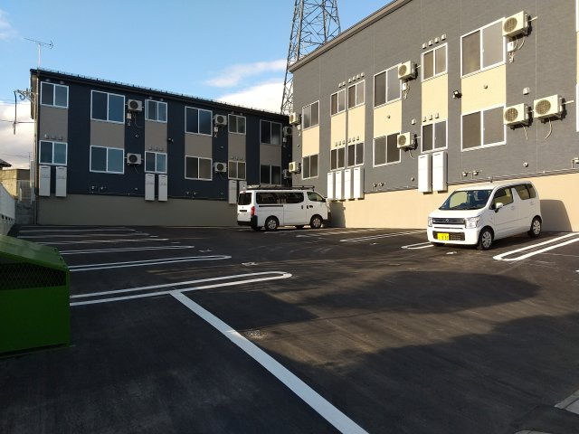 ブルジェオンAの駐車場