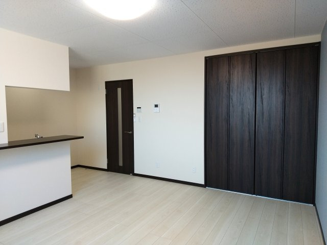 ブルジェオンAの居間・リビング