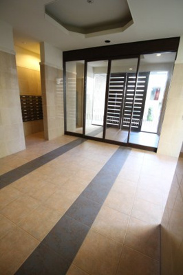 【エントランス】 | プレサンス神戸裁判所前デリシア