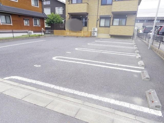 Stella Court（ステラ・コート）の駐車場