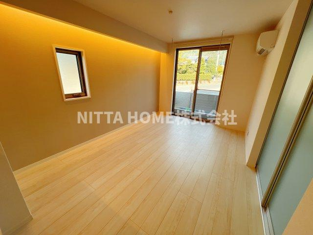 シャーメゾン　サンリットの居間・リビング|11.8帖の広々リビングです(*^^)v