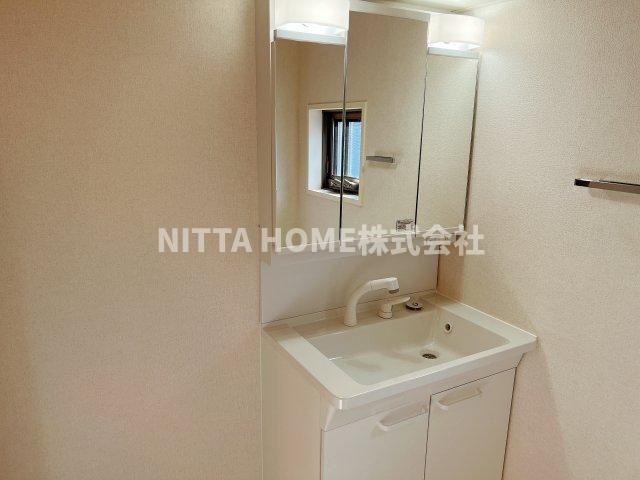 シャーメゾン　サンリットの洗面所|洗髪洗面化粧台に室内洗濯機置場もあります＊