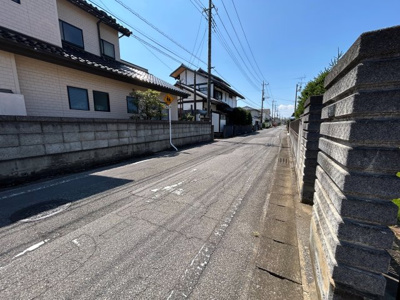 【前面道路含む現地写真】 | 館林市高根町　中古戸建