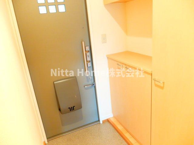 シャトー南多田の玄関|シューズボックス付きの玄関です〇