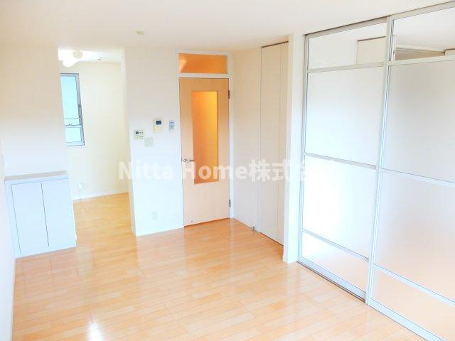 シャトー南多田の居間・リビング|１１．８帖のリビングルームです＊