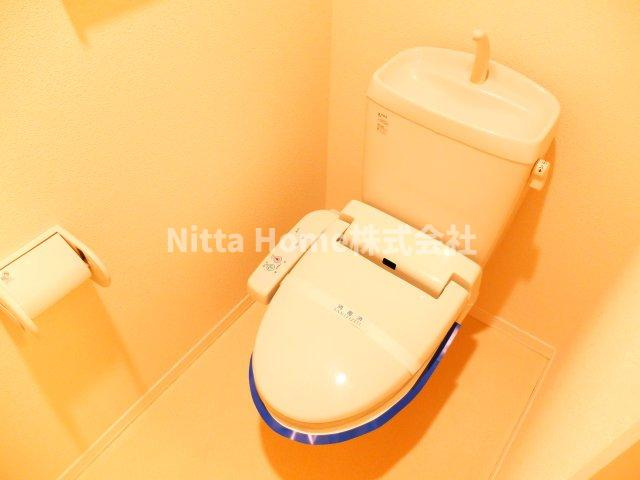 シャトー南多田のトイレ|暖房洗浄付きのトイレです(*^^*)