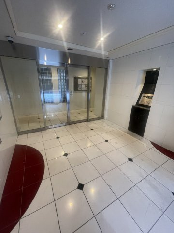 ガーラ・ステーション新宿御苑前のロビー