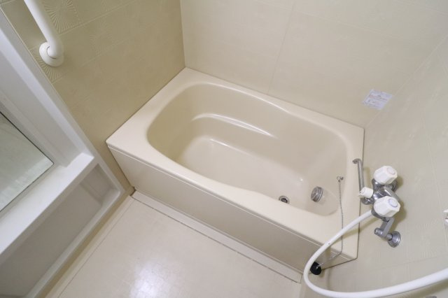 ラミュール北春日丘の浴室