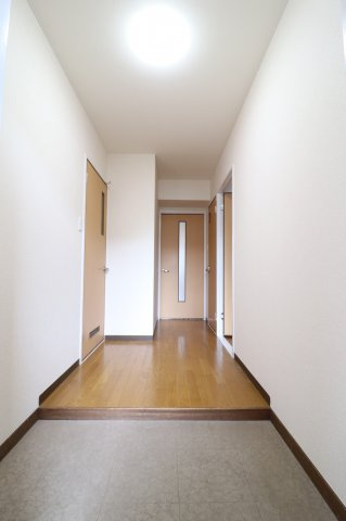 ラミュール北春日丘の玄関