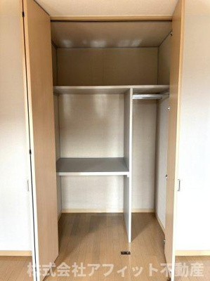 【その他】 | パレド リヴァージュ | 洋室6.4帖のクローゼット