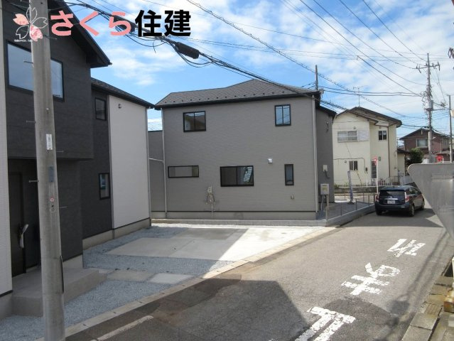 -LIGARE-　KIS下都賀郡壬生町41期　2号棟の前面道路含む現地写真|前面道路は車通りも少なく駐車の際も安心です◎