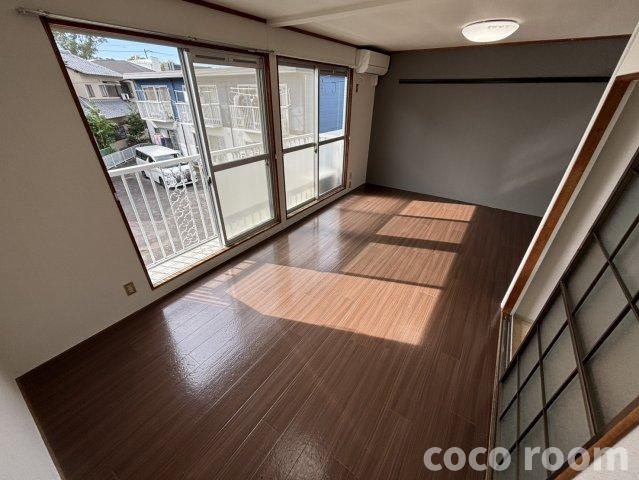 プレジールオオクラBの居間・リビング