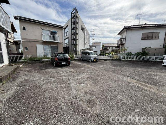 プレジールオオクラBの駐車場