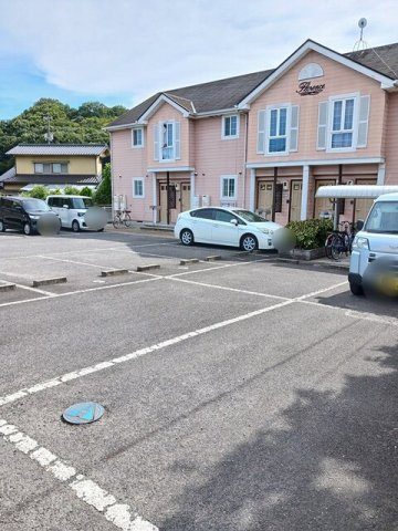 Ｆｌｏｒｅｎｃｅ　１９９７の駐車場