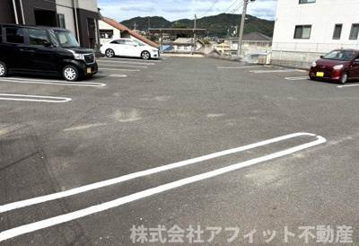 【駐車場】 | シャーメゾン坪生南