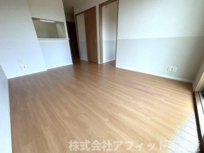 【居間・リビング】 | シャーメゾン坪生南 | LDK10.8帖