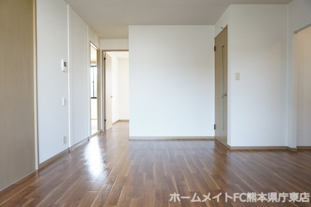 サンビレッジレグルスガーデンC棟の居間・リビング