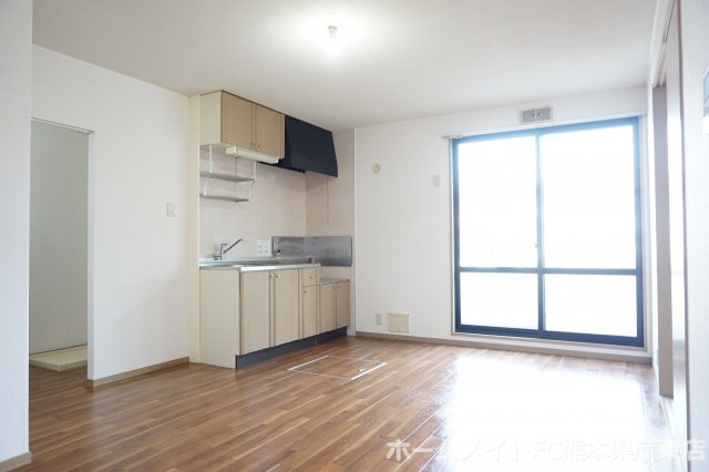 サンビレッジレグルスガーデンC棟の居間・リビング