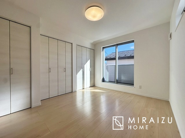 【その他】 | 食洗器付きのキッチンです。忙しい奥様の家事を助ける、なくてはならない嬉しい設備ですよね。食洗器は手荒れの心配もなく、油汚れも高温でスッキリ落ちるので、お片付けも苦にならないメリットがございます。