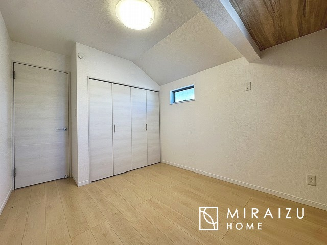 【その他】 | 3口コンロ付きなので、お料理がすごくはかどります。煮込み料理をしながら、焼き物や汁物などをパパパッとお料理可能です。コンロの数が多いことで時短料理も可能になるのが嬉しいですね。