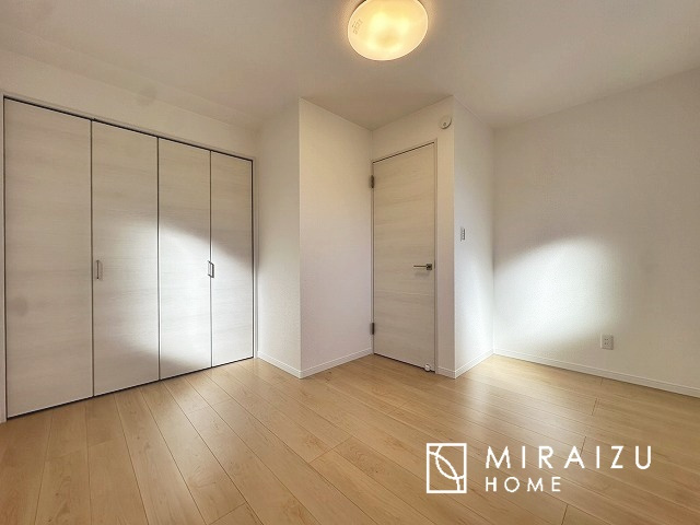 【その他】 | 収納力も自慢です。お洋服がお好きなお客様も多いですよね、衣替えをしなくてもお洋服をしまっておけそうなくらいの広さですね！