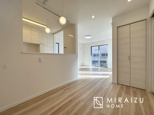 【外観】 | 居心地の良さそうなリラックスできる空間。独立性のある建物ですので、ご自分の時間を大切にしたご家族様にぴったりです！