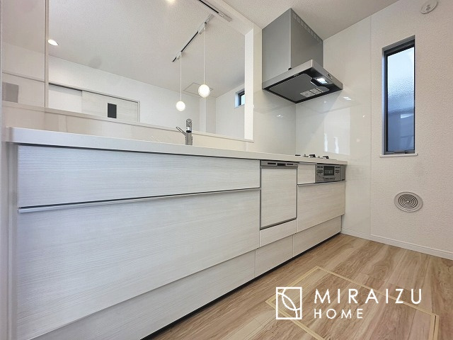 【周辺】 | 居心地の良さそうなリラックスできる空間。独立性のある建物ですので、ご自分の時間を大切にしたご家族様にぴったりです！