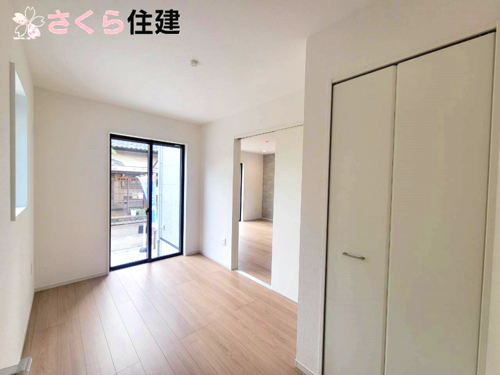 LIGARE　下都賀郡壬生町40期　2号棟の洋室|リビング隣の4.6帖の洋室