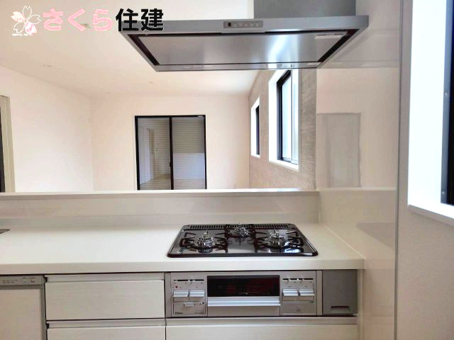 LIGARE　下都賀郡壬生町40期　2号棟のキッチン|３口コンロでお料理の効率アップ♪