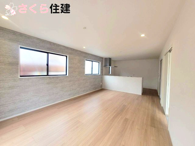 LIGARE　下都賀郡壬生町40期　2号棟の居間・リビング|18帖の広々としたリビングです♪